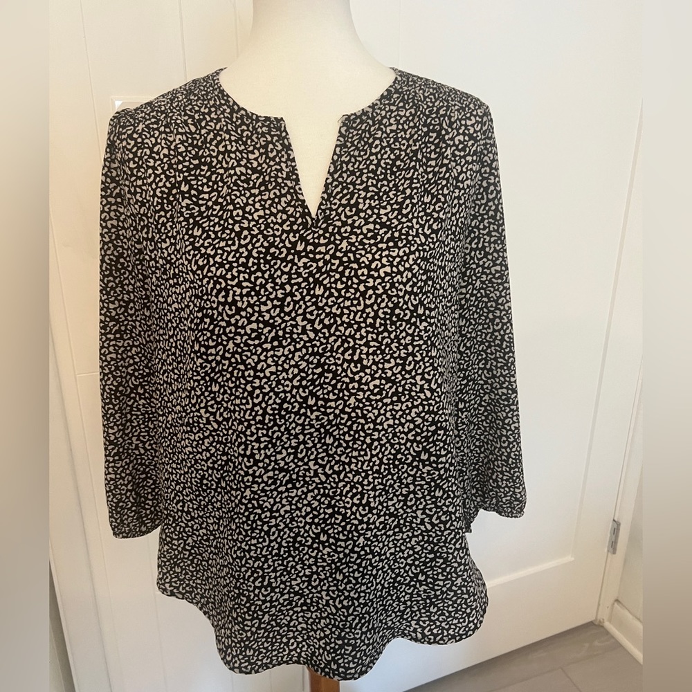 Fun2fun Black And White Blouse Size Medium